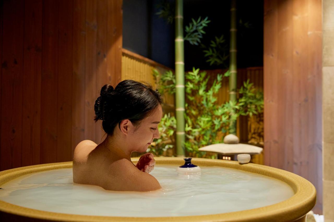 古今 天下茶屋 With A Private Parking Lot And A Half Open-Air Bath And Direct To Kix Villa โอซาก้า ภายนอก รูปภาพ