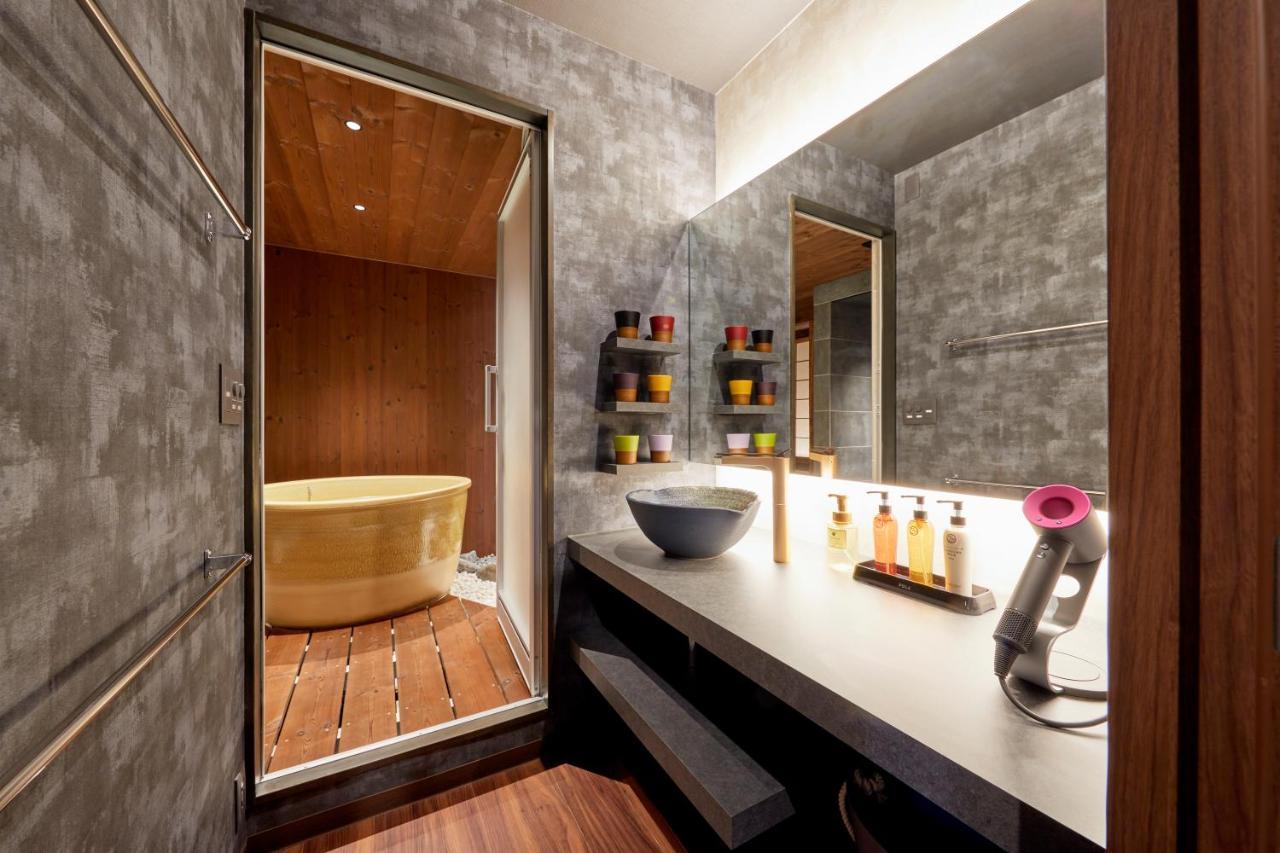 古今 天下茶屋 With A Private Parking Lot And A Half Open-Air Bath And Direct To Kix Villa โอซาก้า ภายนอก รูปภาพ