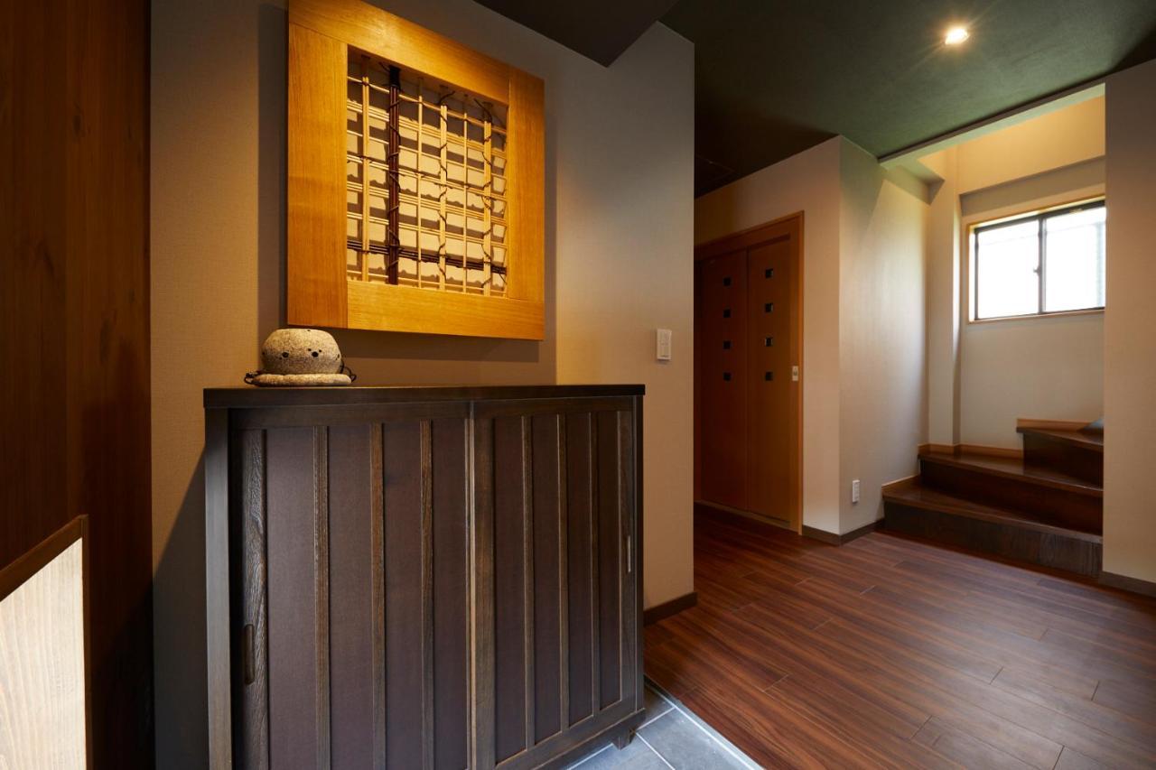 古今 天下茶屋 With A Private Parking Lot And A Half Open-Air Bath And Direct To Kix Villa โอซาก้า ภายนอก รูปภาพ