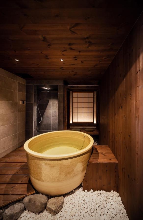 古今 天下茶屋 With A Private Parking Lot And A Half Open-Air Bath And Direct To Kix Villa โอซาก้า ภายนอก รูปภาพ