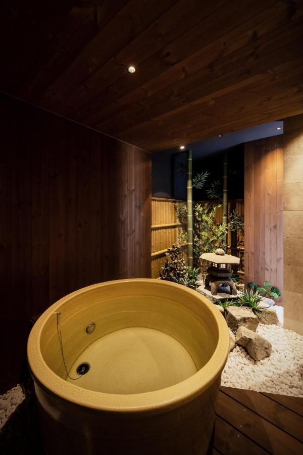 古今 天下茶屋 With A Private Parking Lot And A Half Open-Air Bath And Direct To Kix Villa โอซาก้า ภายนอก รูปภาพ